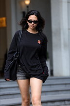 BLACK BEARLONGSLEEVEIRL
