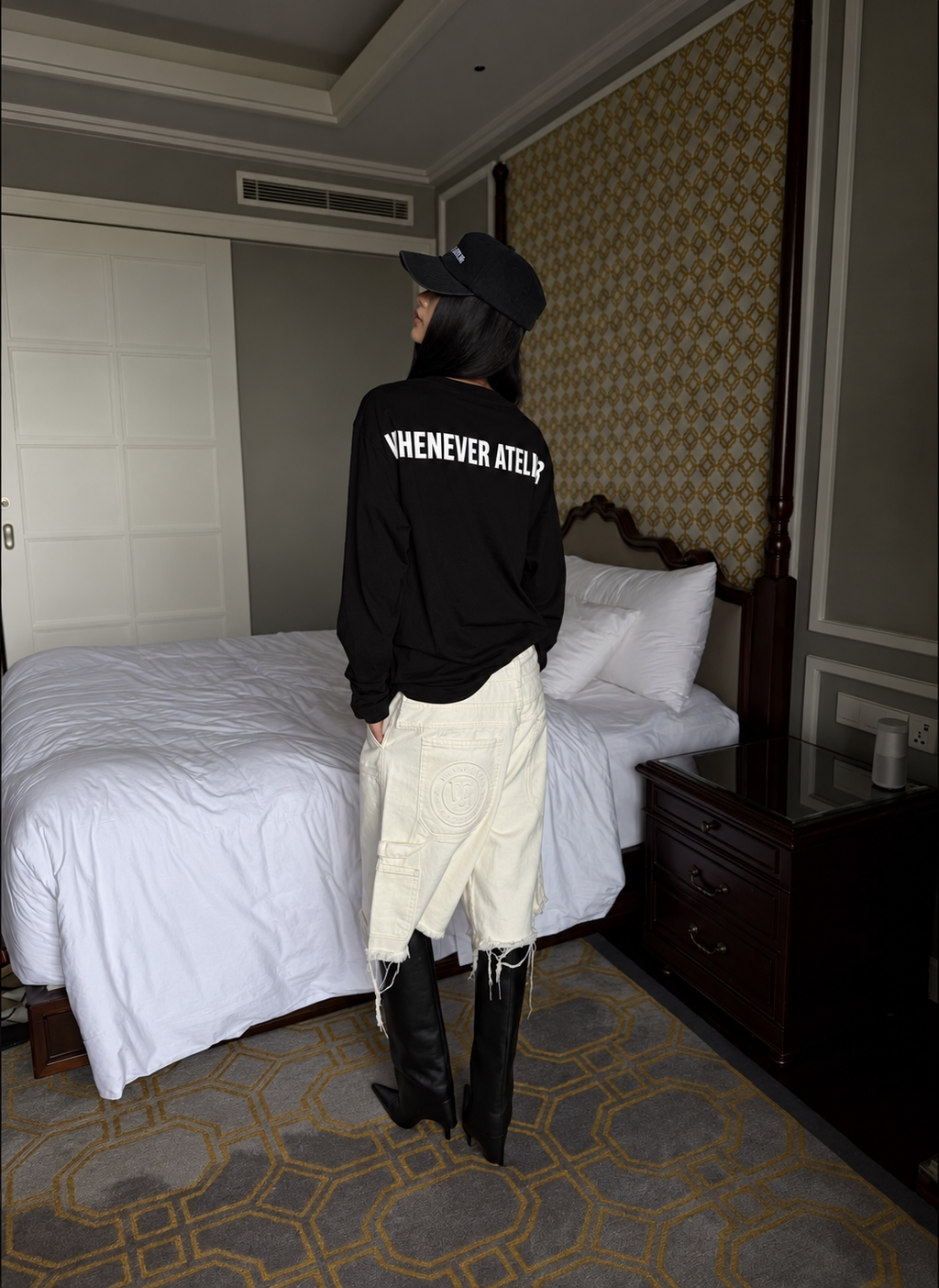 BLACK BEAR_LONGSLEEVE_MODEL2