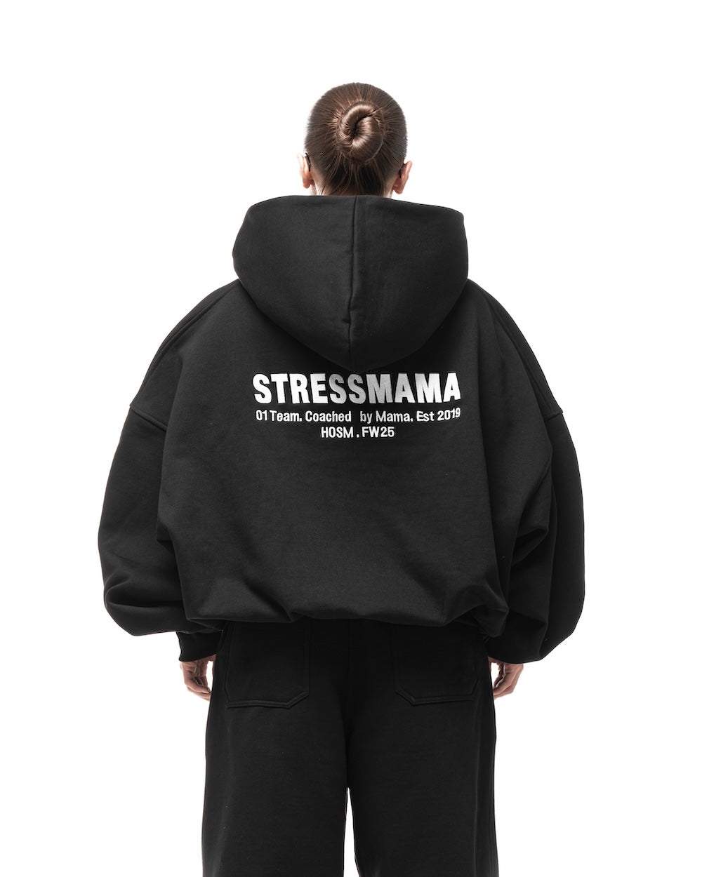 "STRESSMAMA" FALL25 01 TEAM HOODIE - BLACK
